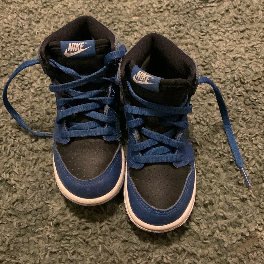 Kids sneakers